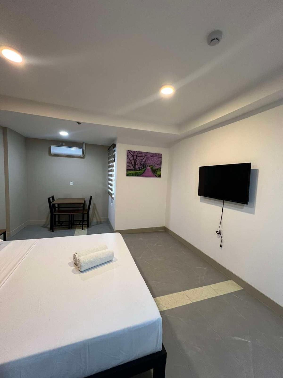 Maine City Residences Tramo Pasay Esterno foto